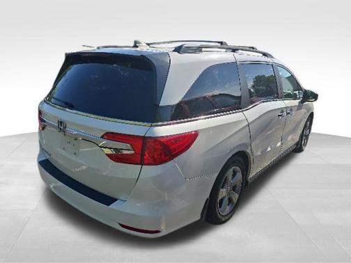 White Diamond Pearl 2018 Honda Odyssey EX-L