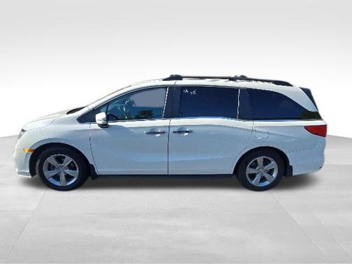 White Diamond Pearl 2018 Honda Odyssey EX-L
