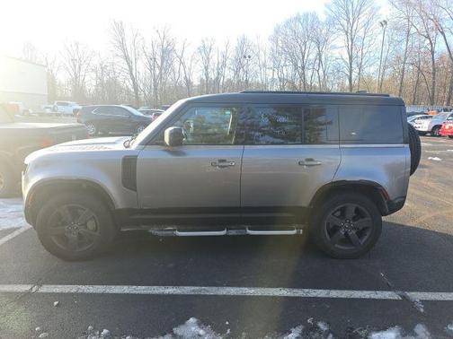 2022 Land Rover Defender 110 X-Dynamic SE