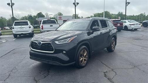 2022 Toyota Highlander Hybrid XLE