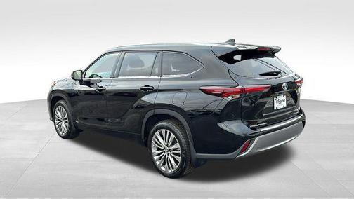 2024 Toyota Highlander Hybrid Platinum