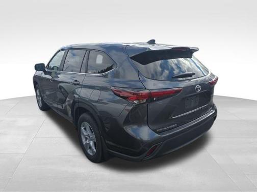 2025 Toyota Highlander LE