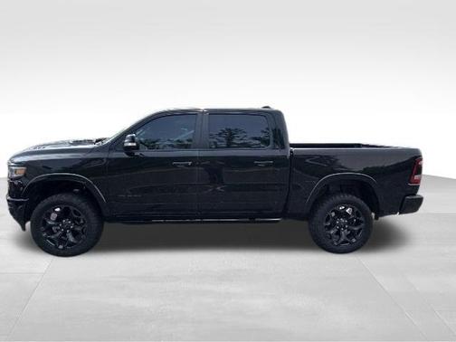 Diamond Black Crystal Pearlcoat 2022 RAM 1500 Limited