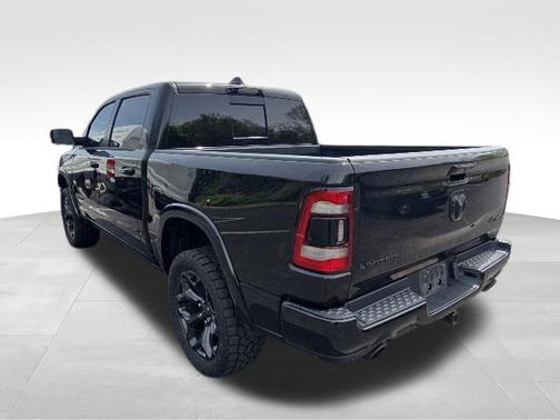 Diamond Black Crystal Pearlcoat 2022 RAM 1500 Limited