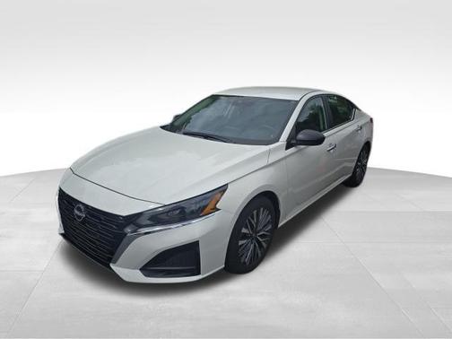 Glacier White 2025 Nissan Altima 2.5 SV