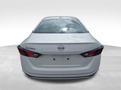 Glacier White 2025 Nissan Altima 2.5 SV