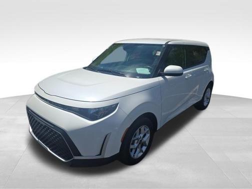 Snow White Pearl 2024 Kia Soul LX