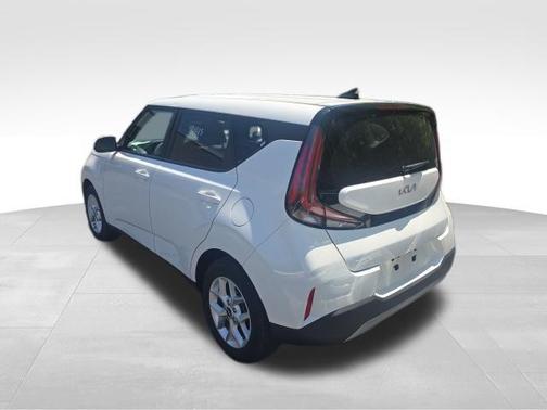 Snow White Pearl 2024 Kia Soul LX