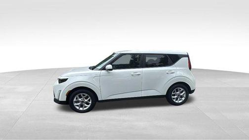 Snow White Pearl 2024 Kia Soul LX