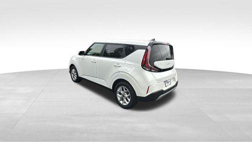 Snow White Pearl 2024 Kia Soul LX