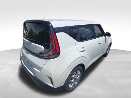 Snow White Pearl 2024 Kia Soul LX