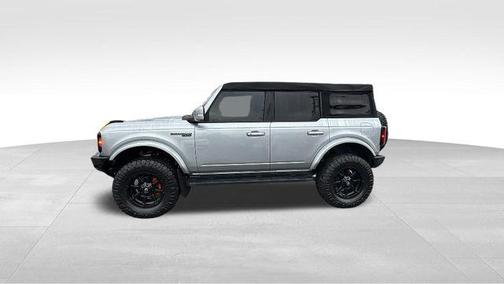 Iconic Silver Metallic 2023 Ford Bronco Outer Banks