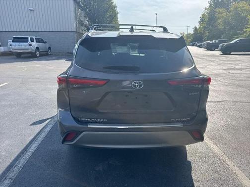 2020 Toyota Highlander Hybrid Platinum