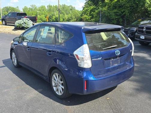 2013 Toyota Prius v Five