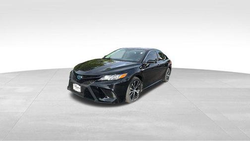 Midnight Black Metallic 2019 Toyota Camry Hybrid SE