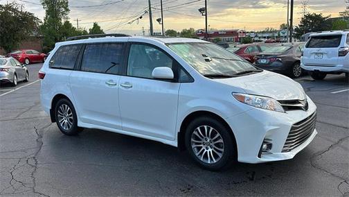 2020 Toyota Sienna XLE