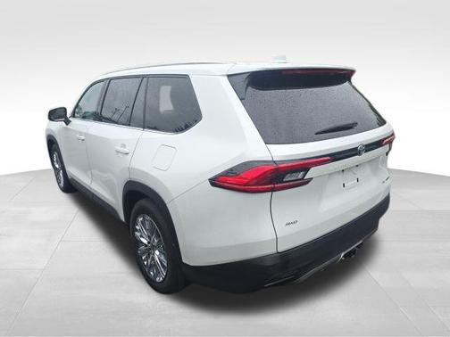 Pearl 2024 Toyota Grand Highlander Platinum