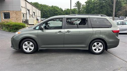2019 Toyota Sienna LE