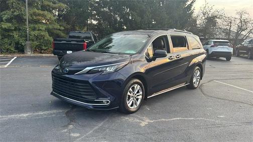 2024 Toyota Sienna XLE 8 Passenger