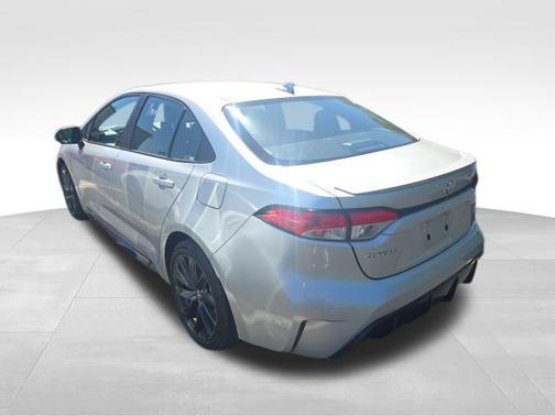 Classic Silver Metallic 2025 Toyota Corolla SE