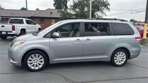 2011 Toyota Sienna LE