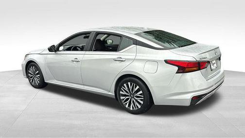 Brilliant Silver Metallic 2025 Nissan Altima 2.5 SV