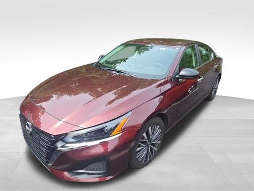 Garnet Pearl Metallic 2025 Nissan Altima 2.5 SV