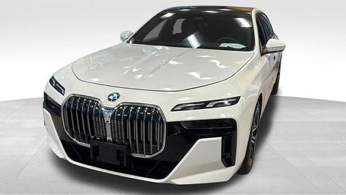 Alpine White 2025 BMW 740 xDrive