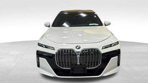 Alpine White 2025 BMW 740 xDrive