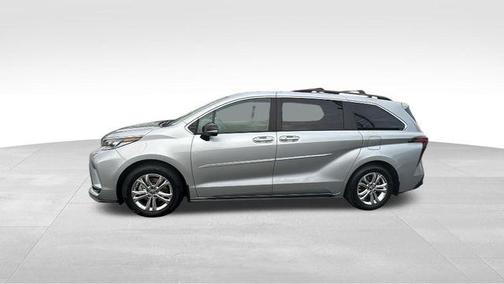 2023 Toyota Sienna XSE 7 Passenger