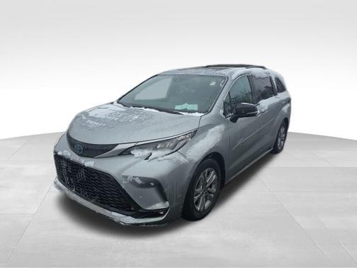 2023 Toyota Sienna XSE 7 Passenger