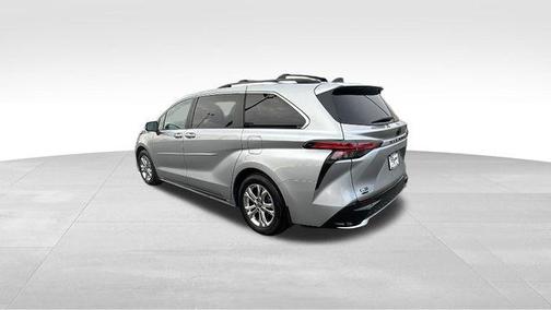 2023 Toyota Sienna XSE 7 Passenger