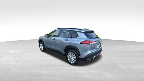 0d10 2024 Toyota Corolla Cross LE