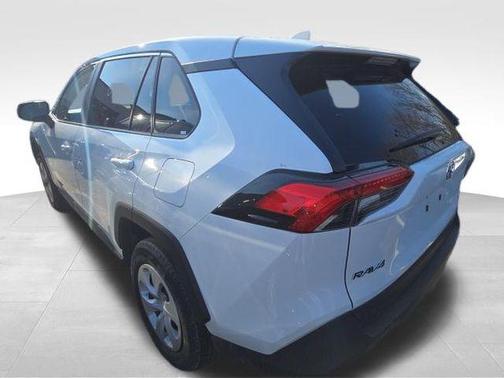 Ice Cap 2024 Toyota RAV4 LE