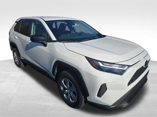 Ice Cap 2024 Toyota RAV4 LE