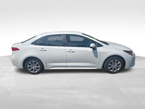 Ice Cap 2025 Toyota Corolla LE