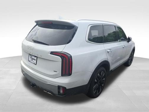 Glacial White Pearl 2023 Kia Telluride SX