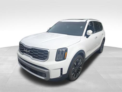 Glacial White Pearl 2023 Kia Telluride SX