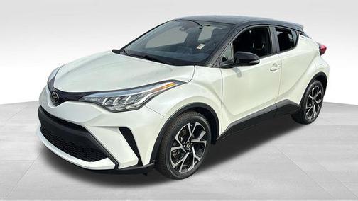 Blizzard Pearl 2020 Toyota C-HR XLE