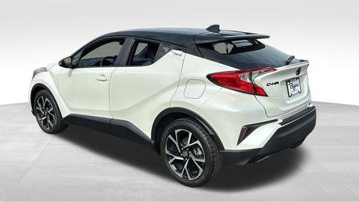 Blizzard Pearl 2020 Toyota C-HR XLE