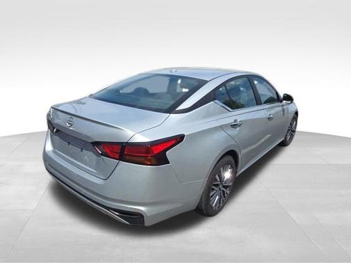 Brilliant Silver Metallic 2025 Nissan Altima 2.5 SV