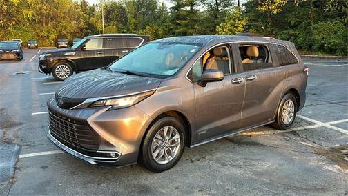 2021 Toyota Sienna XLE 7 Passenger