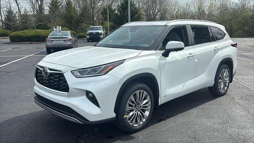 White 2026 Toyota Highlander Hybrid Platinum