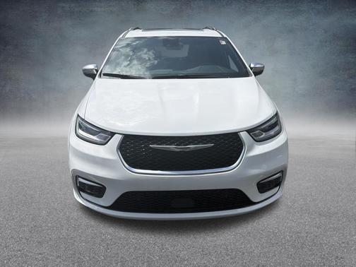 Bright White Clearcoat 2025 Chrysler Pacifica L