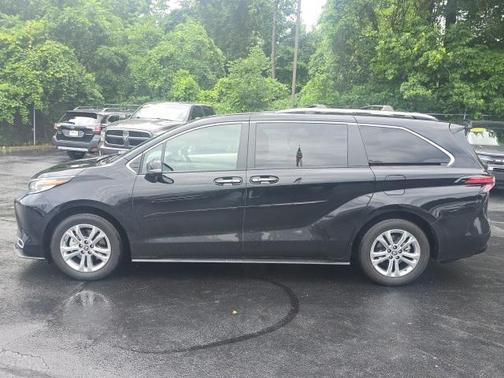 2023 Toyota Sienna Platinum 7 Passenger
