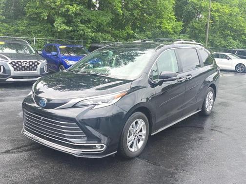 2023 Toyota Sienna Platinum 7 Passenger