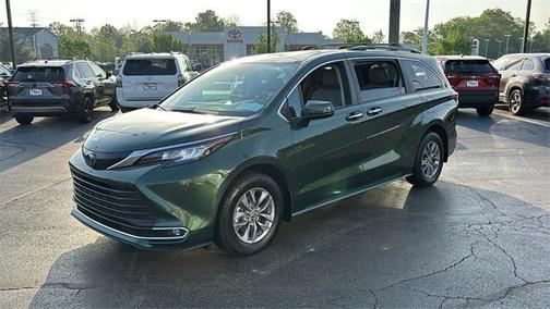2023 Toyota Sienna XLE 7 Passenger