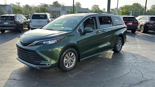 2023 Toyota Sienna XLE 7 Passenger