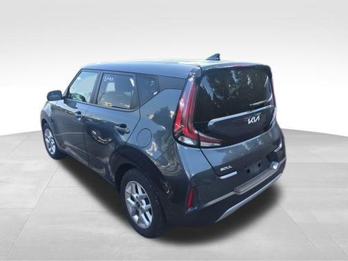 Gravity Gray 2024 Kia Soul LX