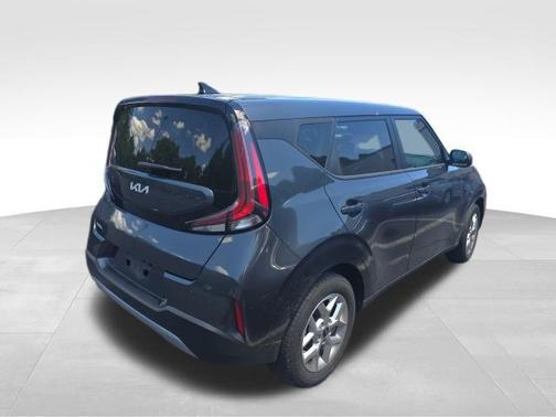 Gravity Gray 2024 Kia Soul LX